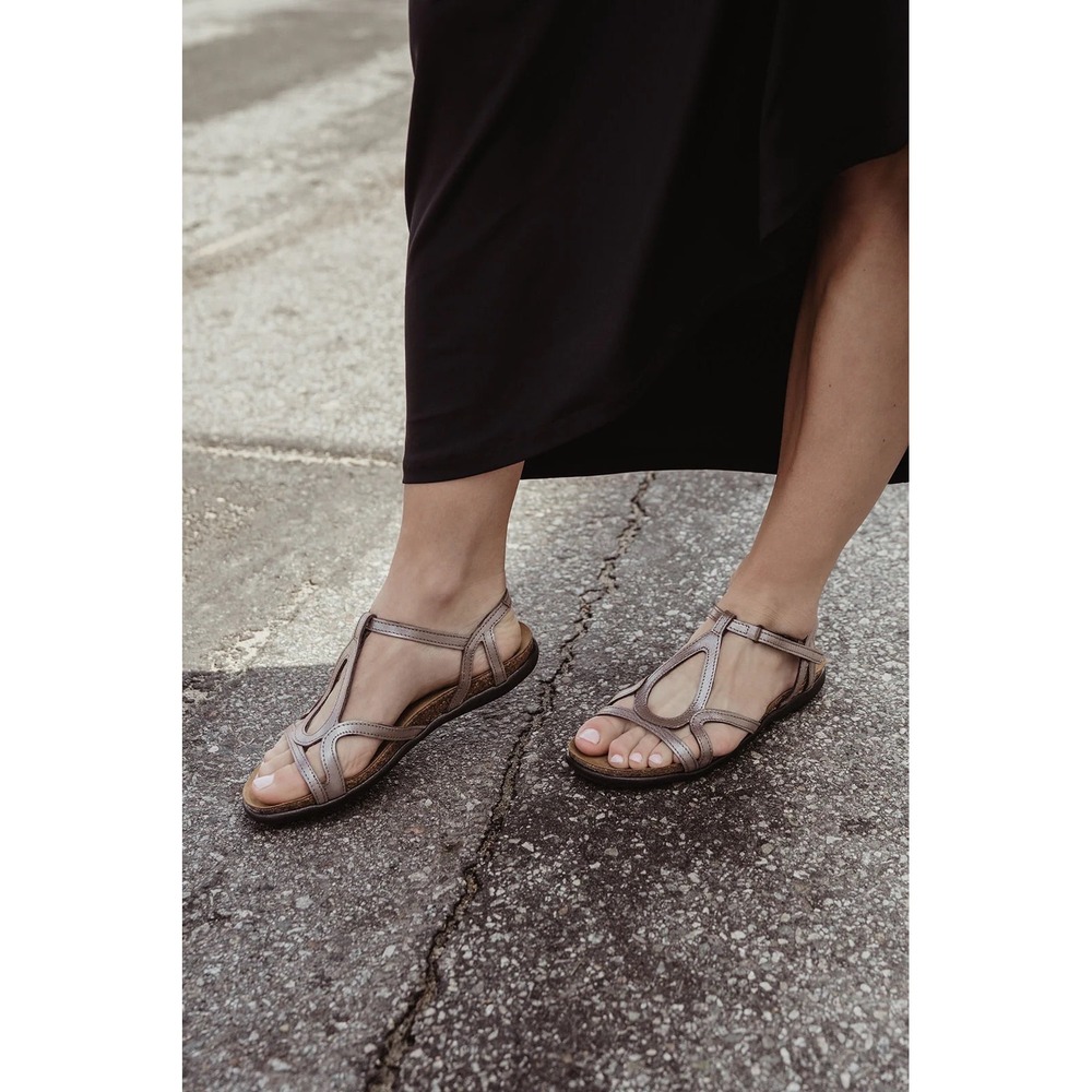 Naot Footwear Women Metallic Pewter Leather Strappy Sandals Size 38 L7 Israel